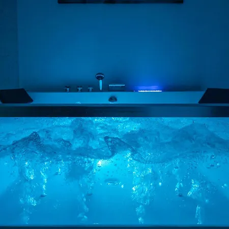 Premium Jacuzzi At The Center, By Aqua Platinum דירה סלוניקי