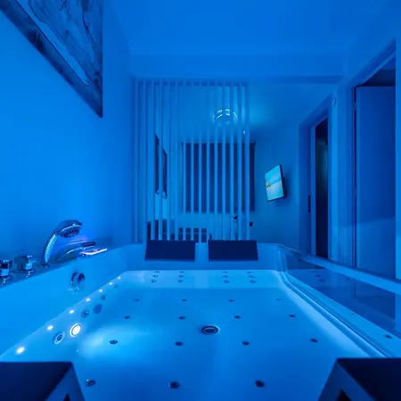 Premium Jacuzzi At The Center, By Aqua Platinum * Thessaloniki