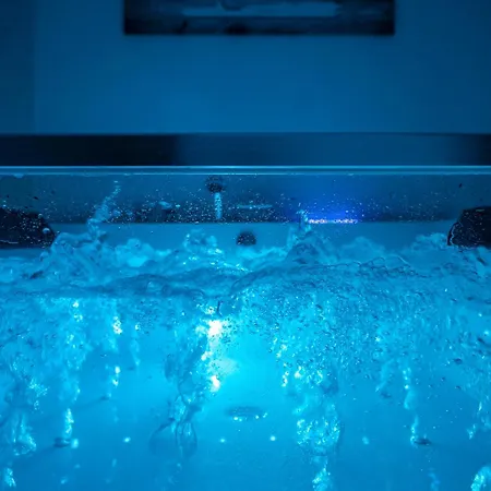 Premium Jacuzzi At The Center, By Aqua Platinum Apartment *