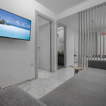 Premium Jacuzzi At The Center, By Aqua Platinum *