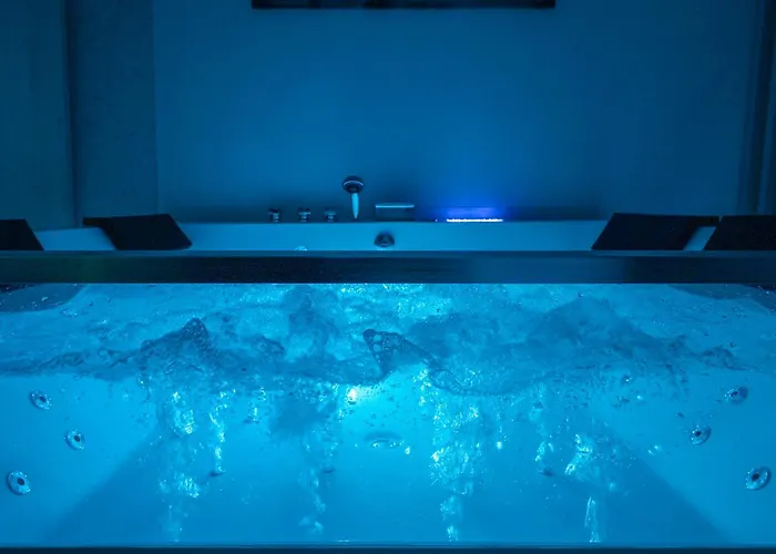 Premium Jacuzzi At The Center, By Aqua Platinum Lägenhet Thessaloníki