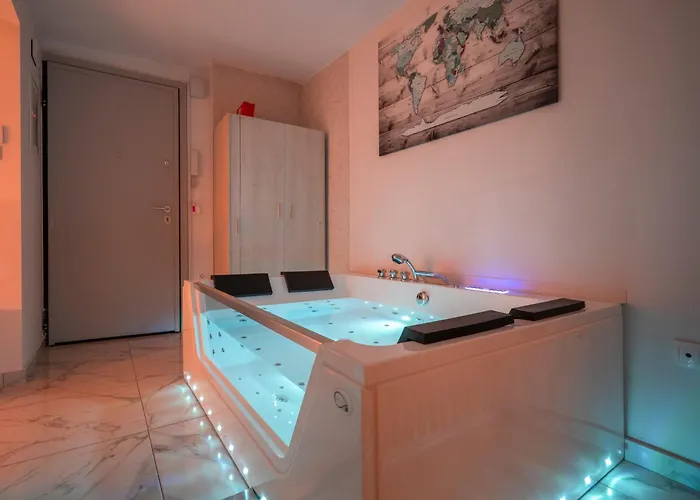 Premium Jacuzzi At The Center, By Aqua Platinum Thessaloníki