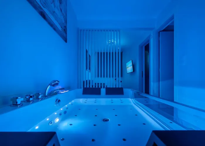 Premium Jacuzzi At The Center, By Aqua Platinum * Thessaloníki
